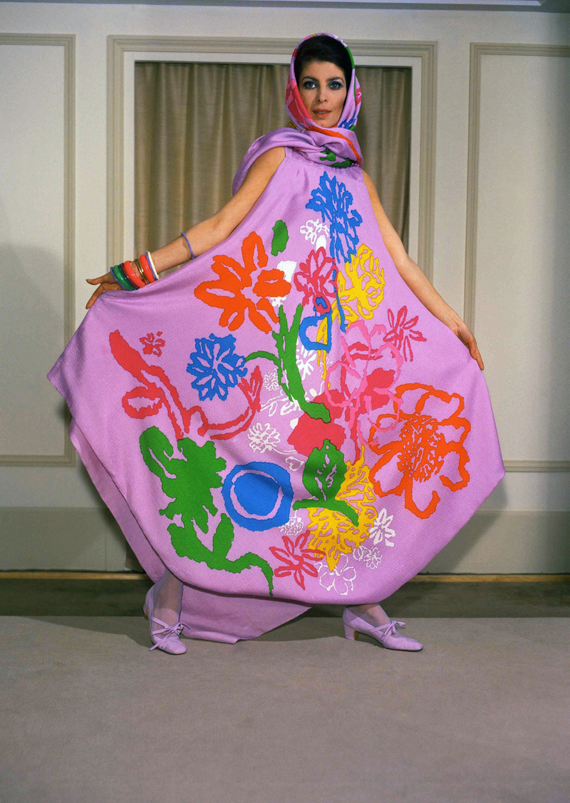 Illustration for article titled These 1960 Models Say You Need to Wear Brighter Colors for WinterÂ